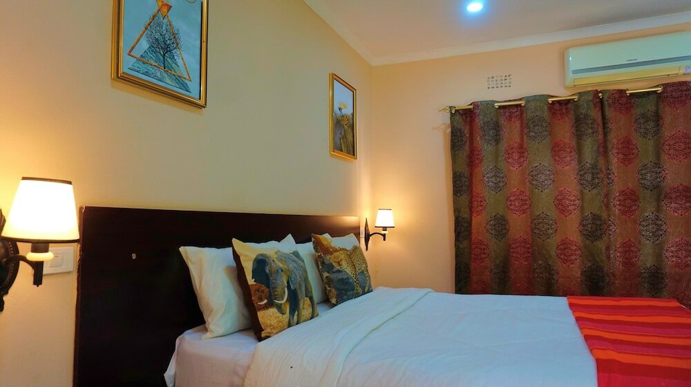 Фото Tasha Lodge