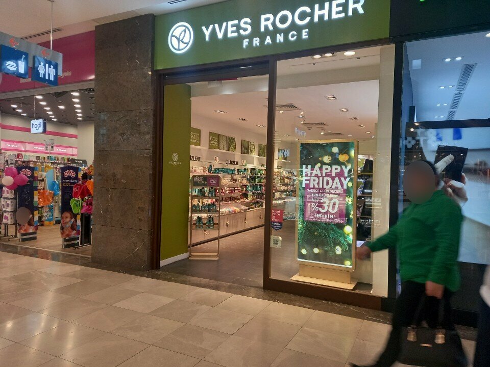 Perfume and cosmetics shop Yves Rocher, Antalya, photo