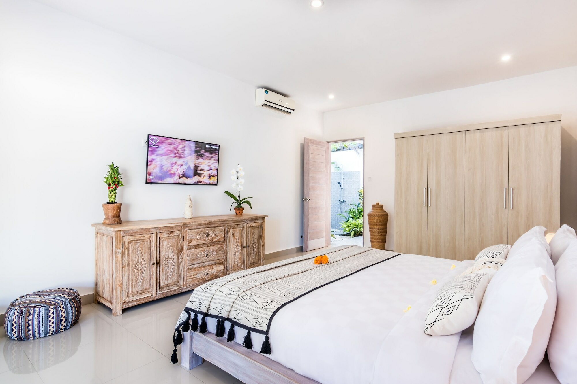 Фото Seminyak White Design Villa