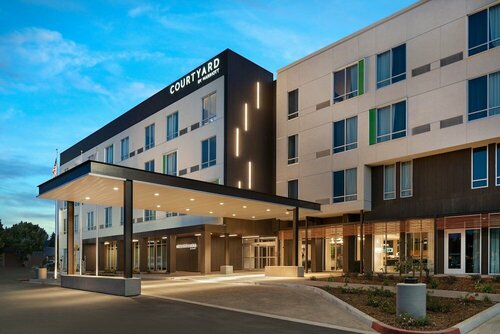 Гостиница Courtyard by Marriott Fresno Clovis в Кловисе