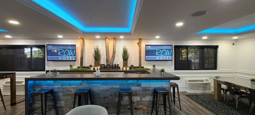 Фото The Row Hotel