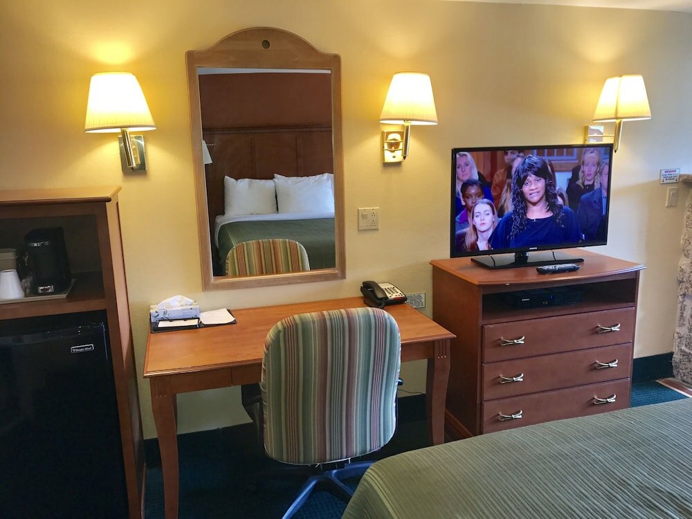 Фото Swiss Chalets Village Inn