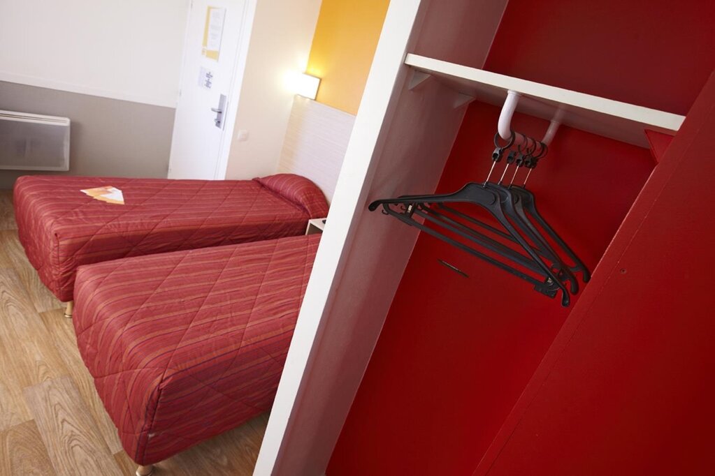 Фото Premiere Classe Cherbourg - Tourlaville