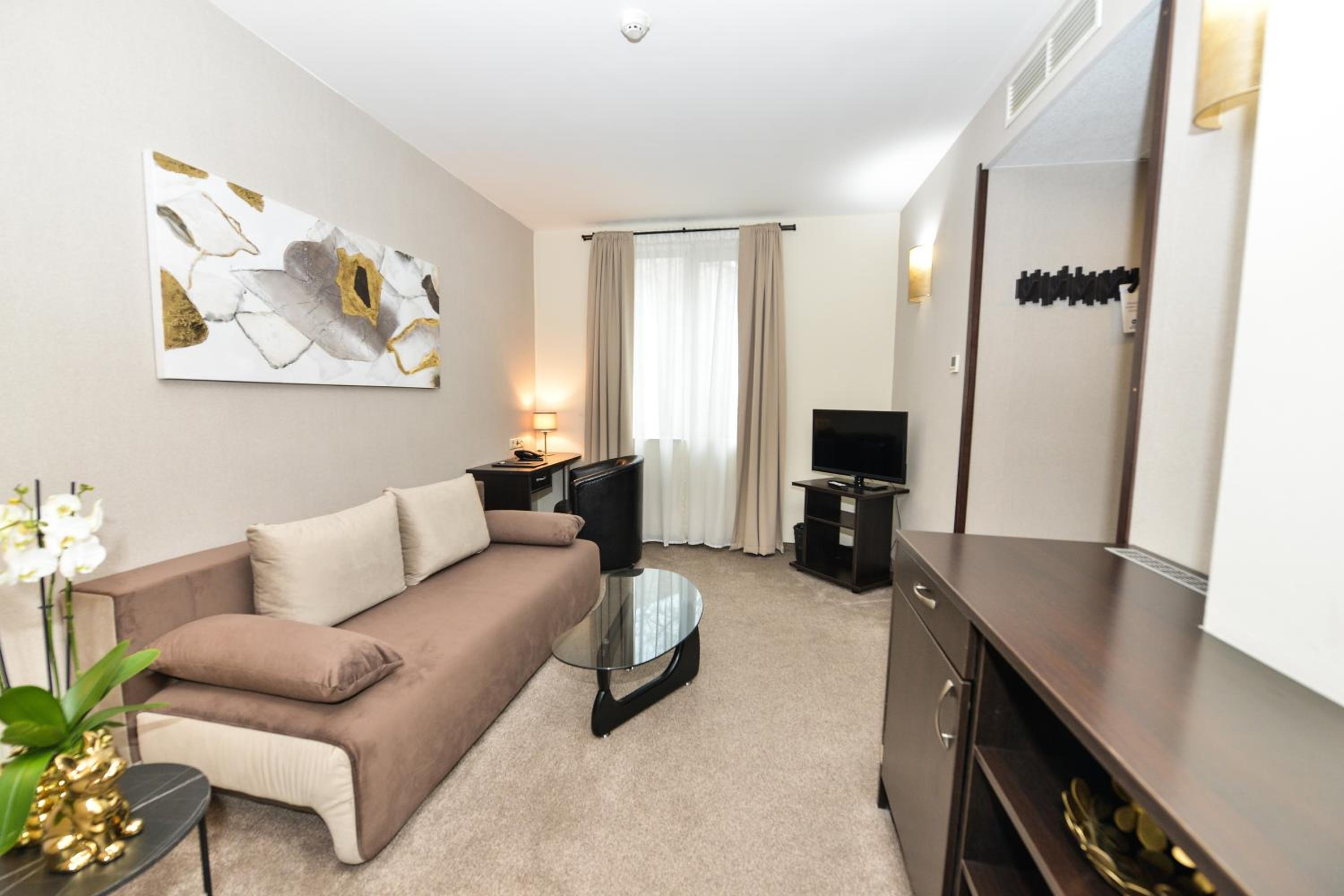 Фото Art Plaza Hotel