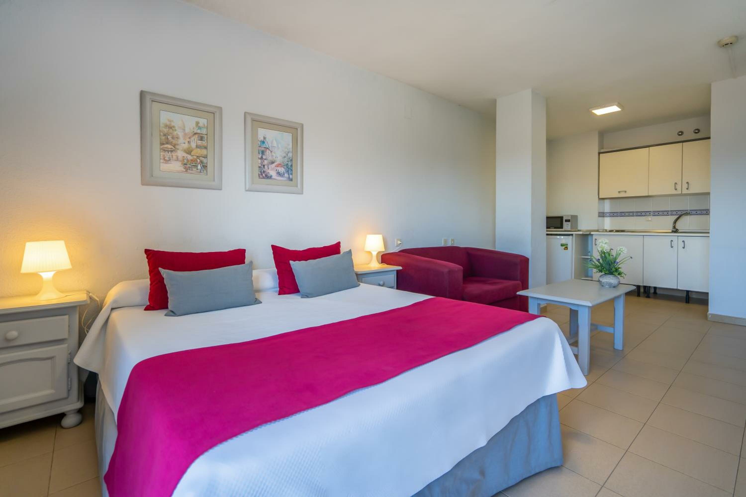 Фото Apartamentos Puerta del Sur