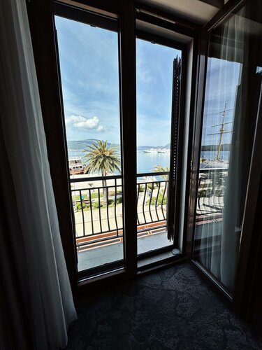 Гостиница Hotel Pine в Тивате