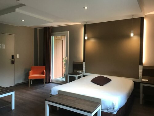 Гостиница The Originals Hotel Les Bergeronnettes