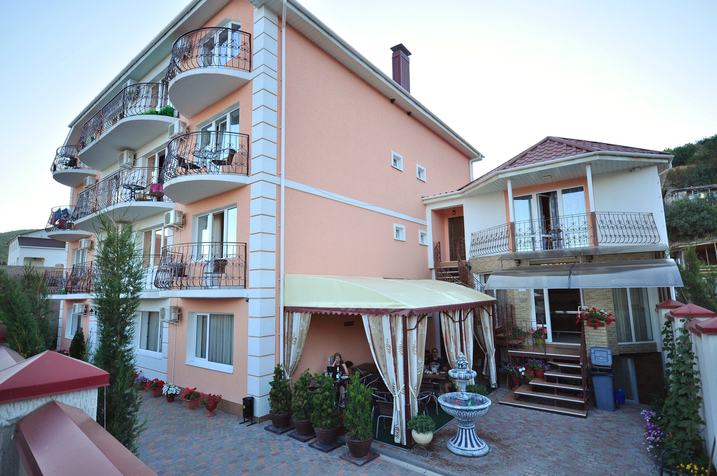 Фото отеля 1