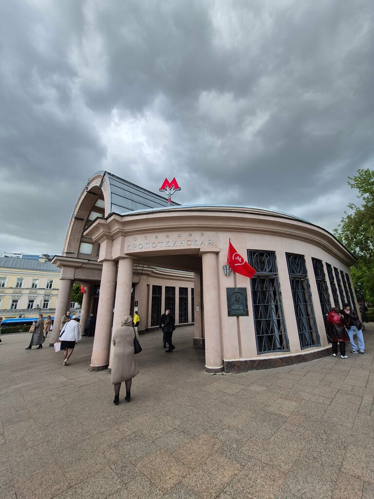 Memorial plaque, foundation stone На этом месте находилась церковь Сошествия Святого Духа 1493-1933 года, Moscow, photo