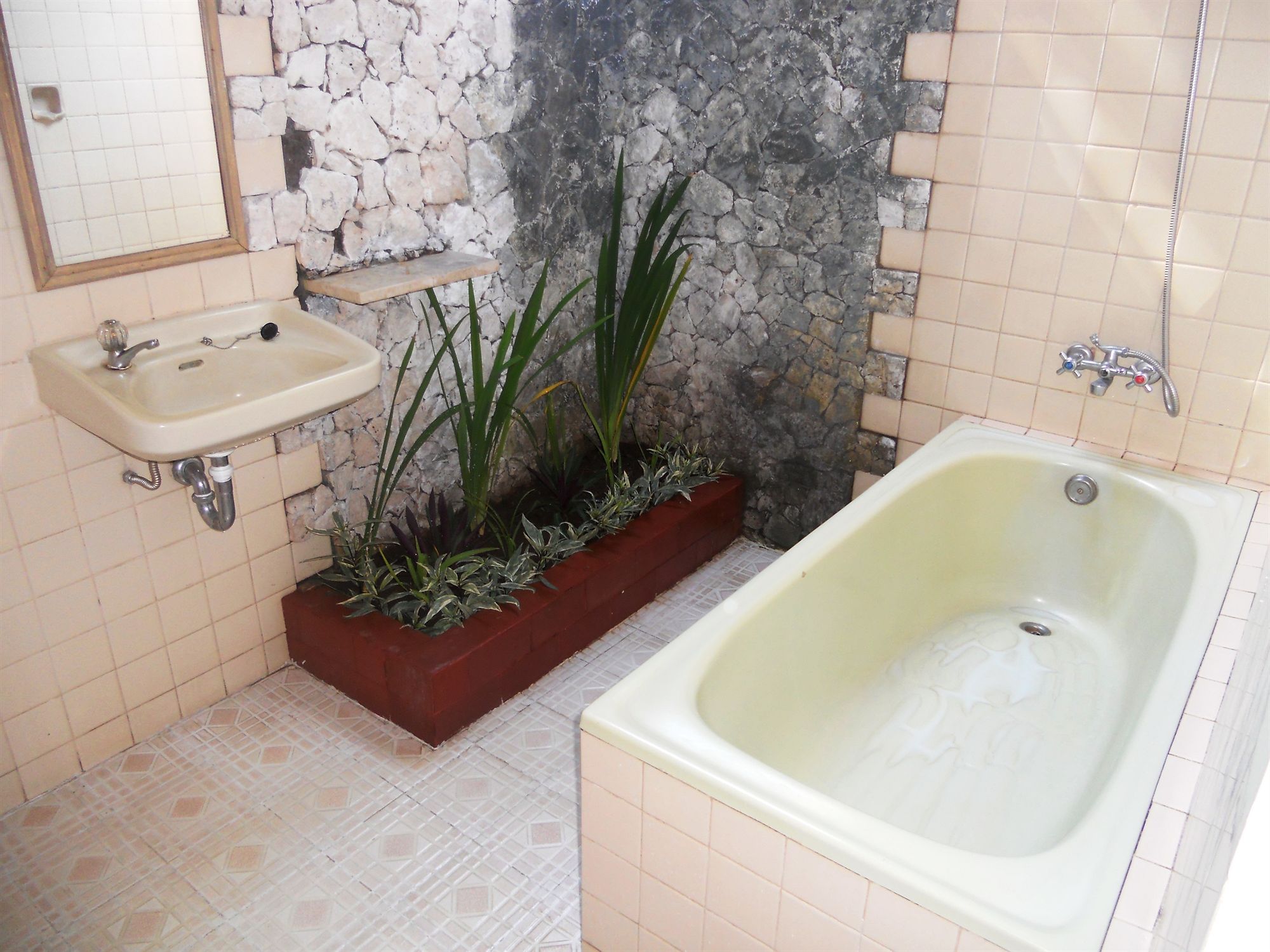 Фото Bali Lovina Beach Cottages