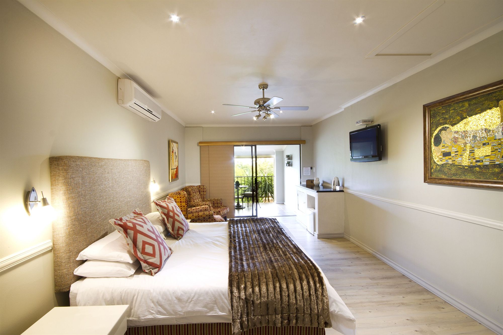 Фото La Roca Guesthouse