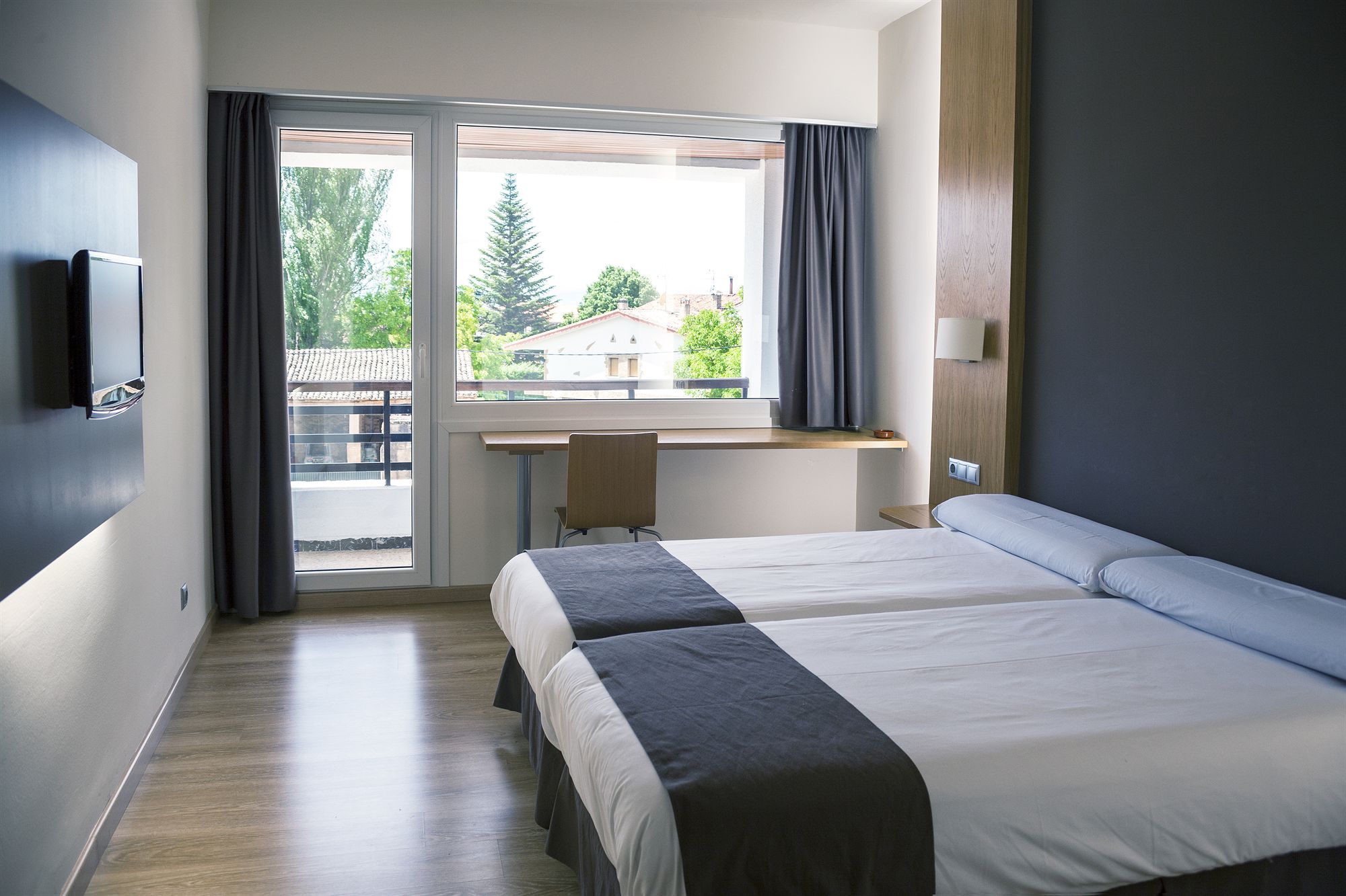Фото Hotel Jatorrena