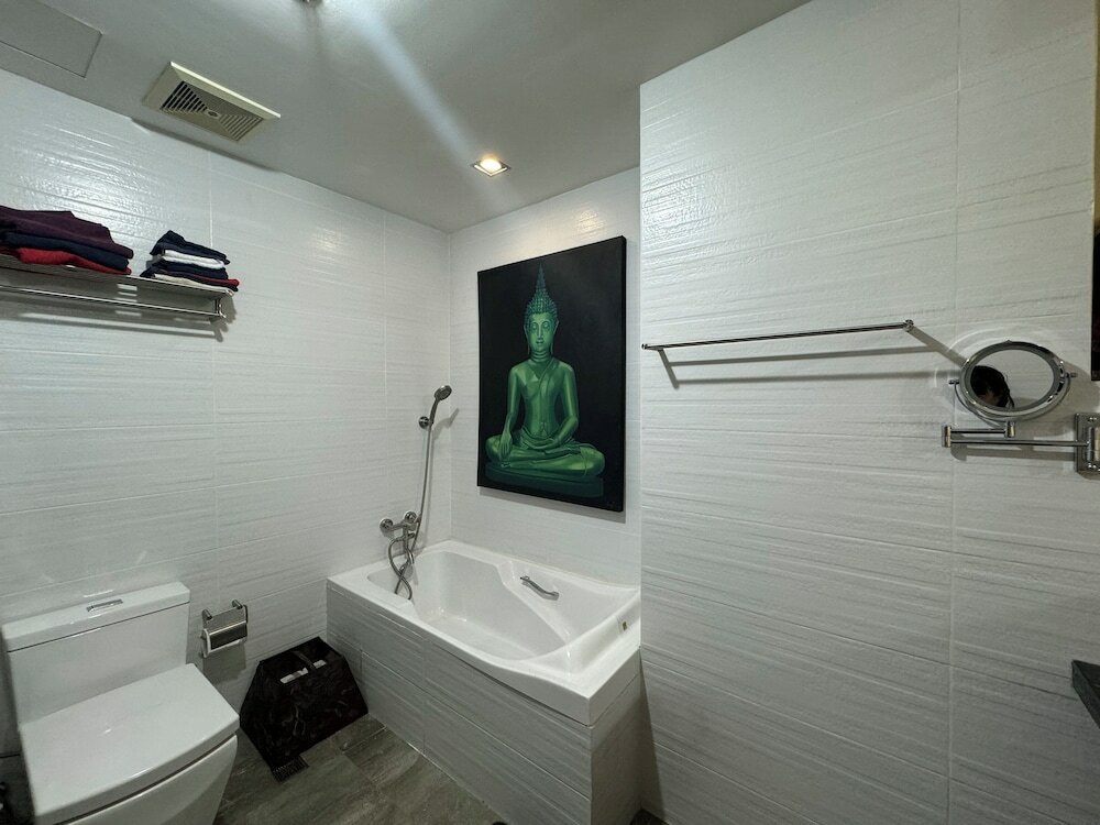 Фото Three bedroom with Balcony in Makati