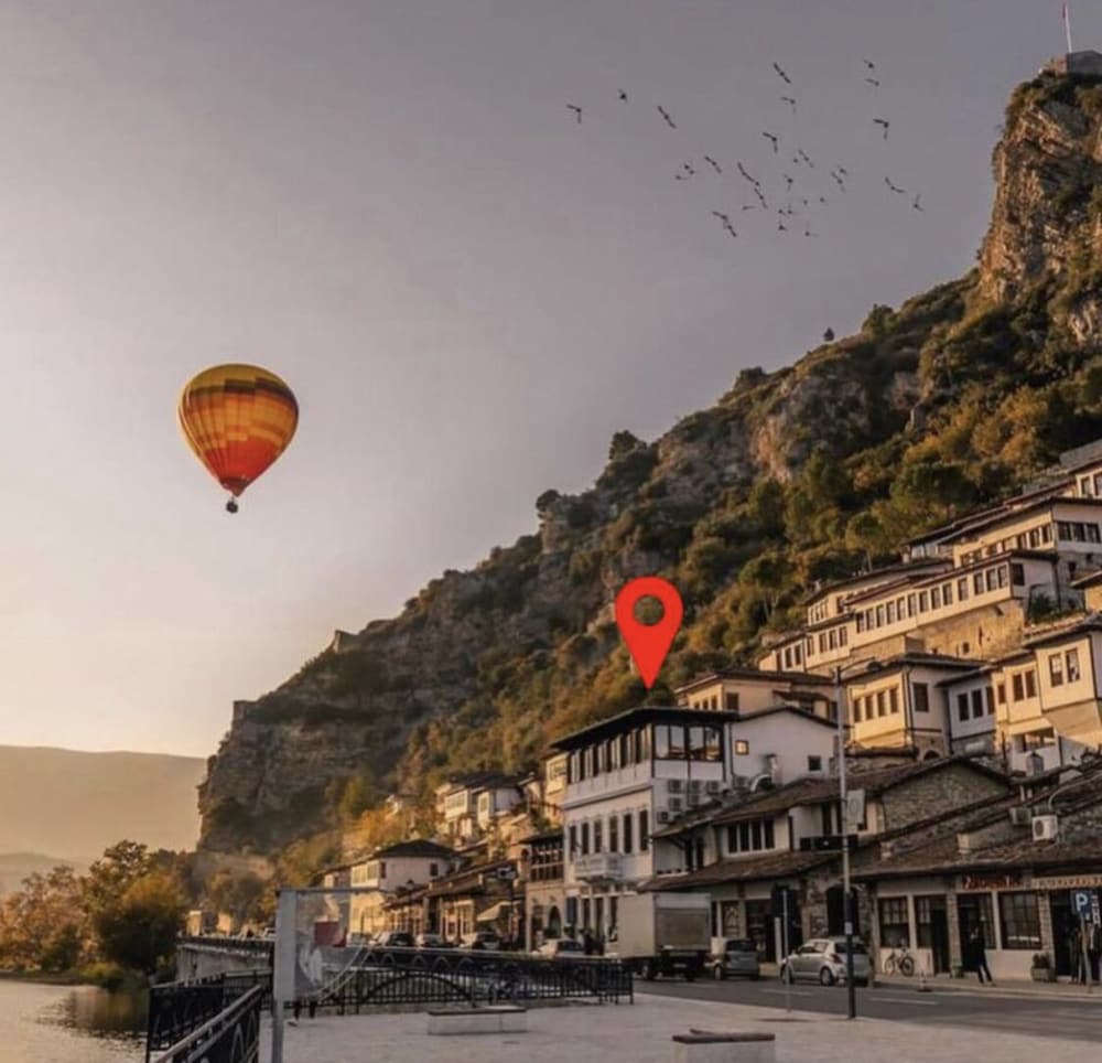 Фото White House Berat