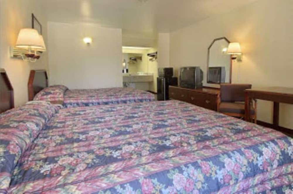 Фото Brentwood Inn & Suites