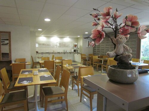Гостиница Kyriad Montpellier Nord - Saint Cl& xC9; Ment De Rivi& xC8; Re в Лодеве