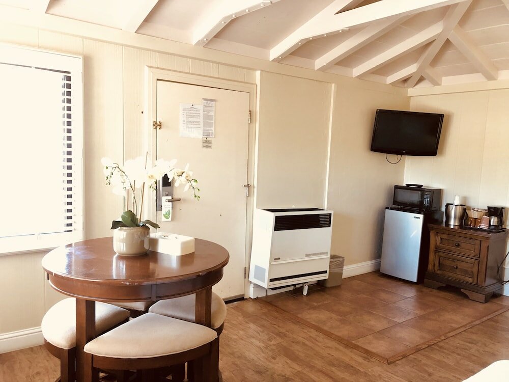 Фото Carmel Resort Inn