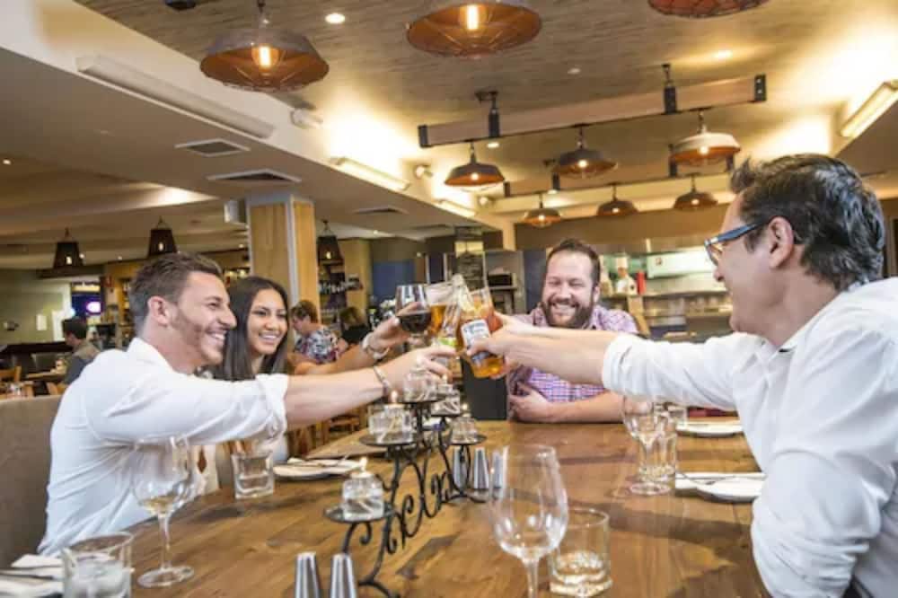 Фото The Colmslie Hotel