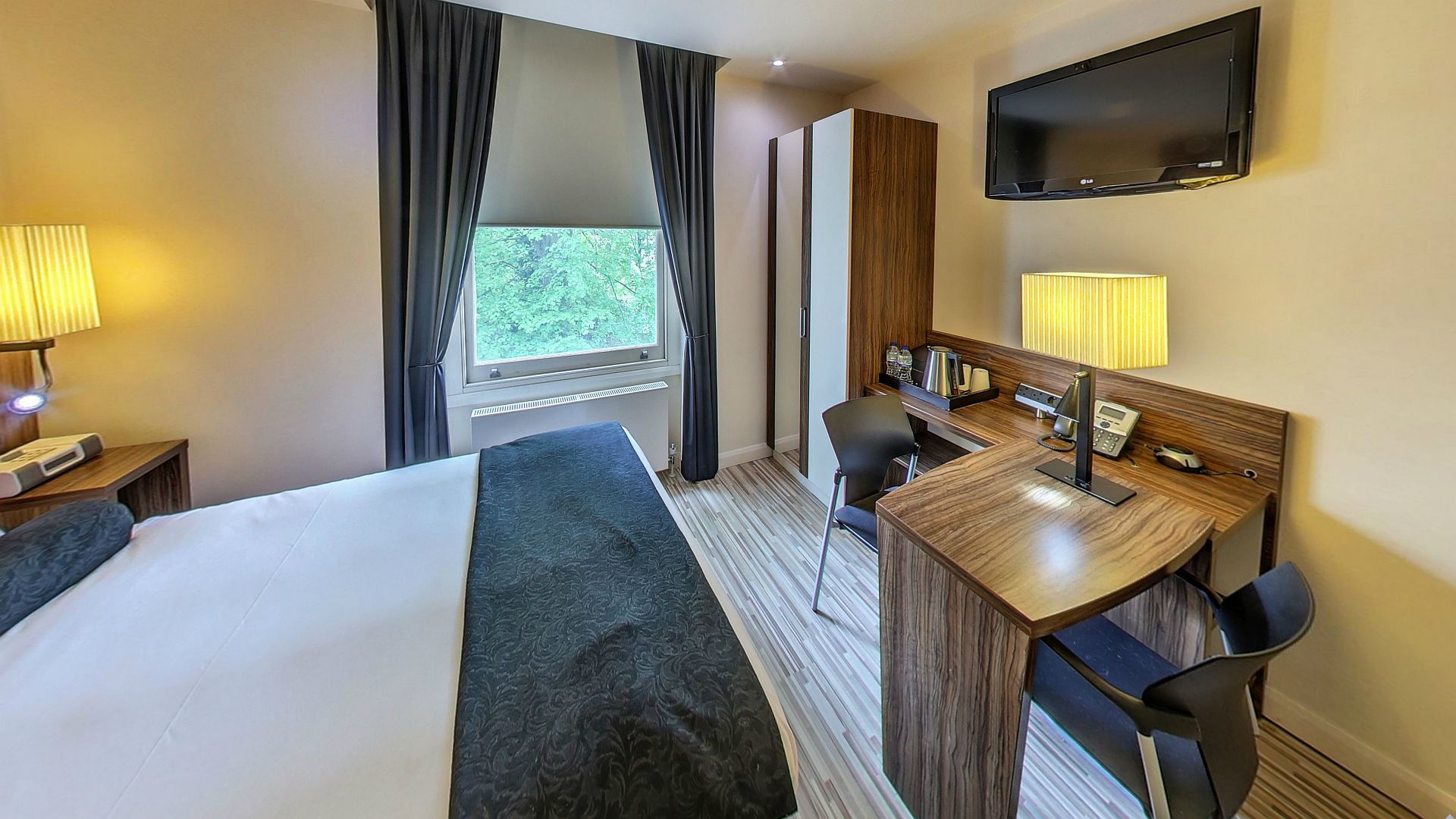 Фото Simply Rooms & Suites