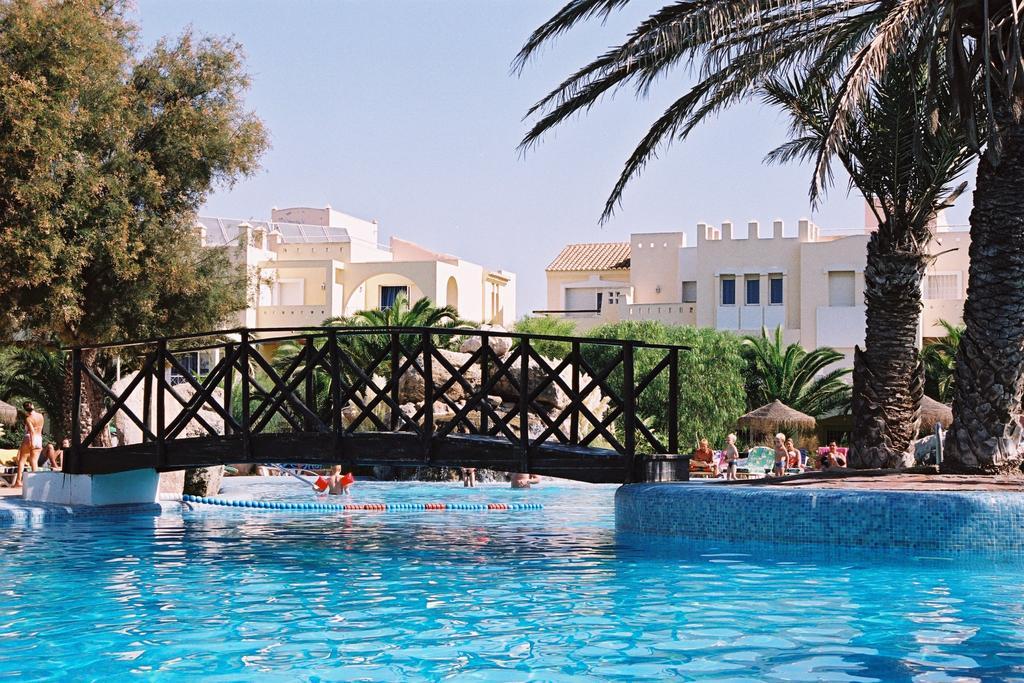 Фото Apartamentos Moguima