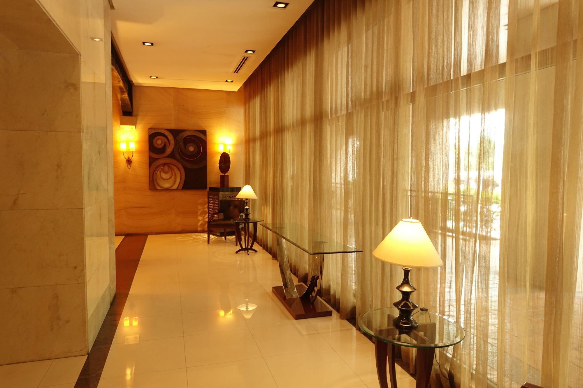 Фото Luxury Condo at Forbeswood Parklane