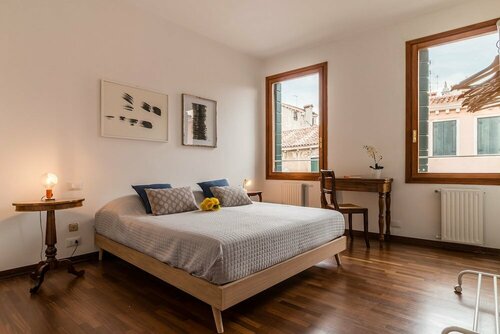 Апартаменты Venezia Spirito Santo Canal View в Венеции