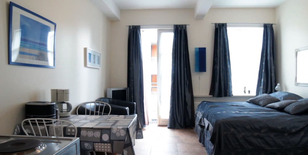 Фото Three Sisters Studio Apartments