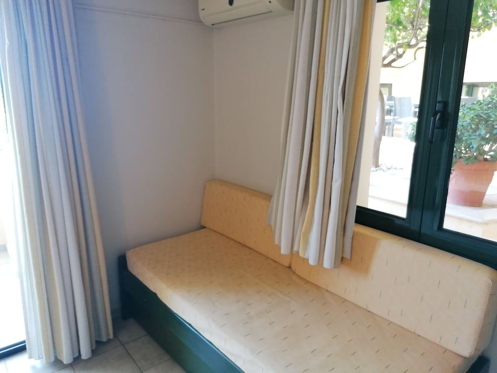 Фото Villiana Holiday Apartments