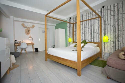 Гостиница Hotel Mademoiselle в Антибе