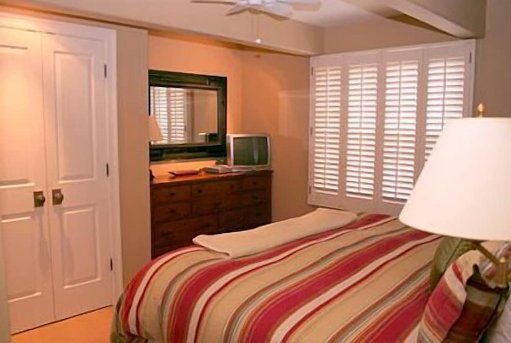 Фото Chateau Blanc Condominiums