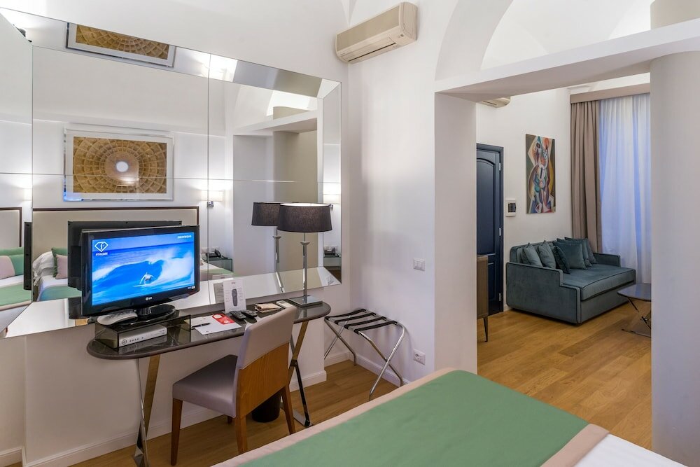 Фото Les Diamants Spanish Steps Suite