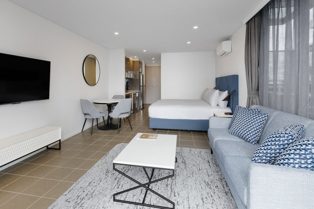 Фото Meriton Suites Broadbeach, Gold Coast