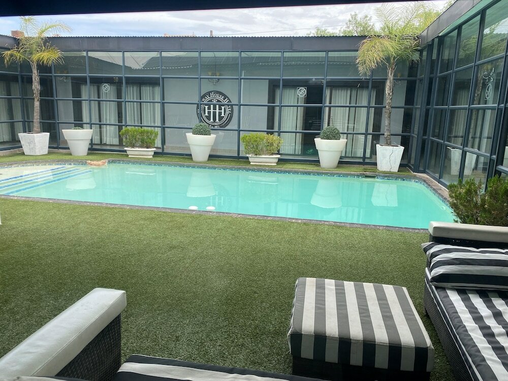 Фото The Halfway House Hotel