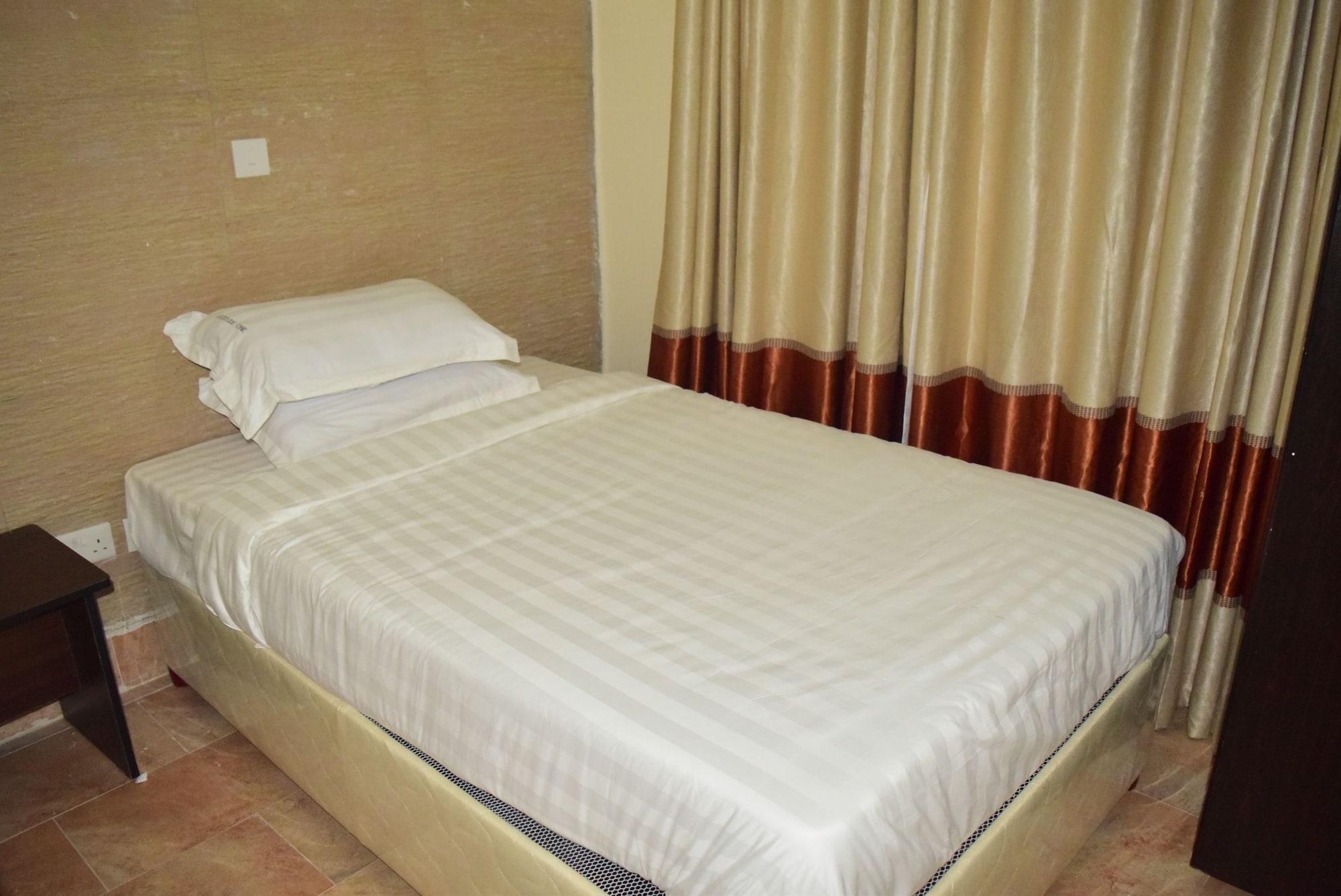 Фото Latitude 1 Serviced Suites