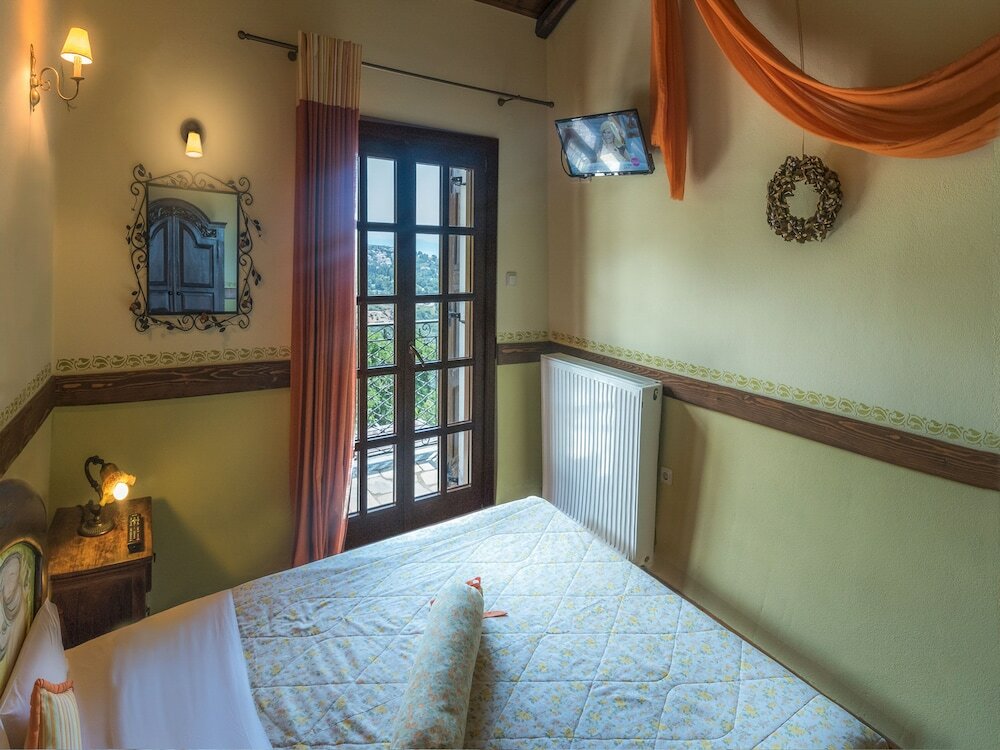 Фото To Stefani tis Makrinas