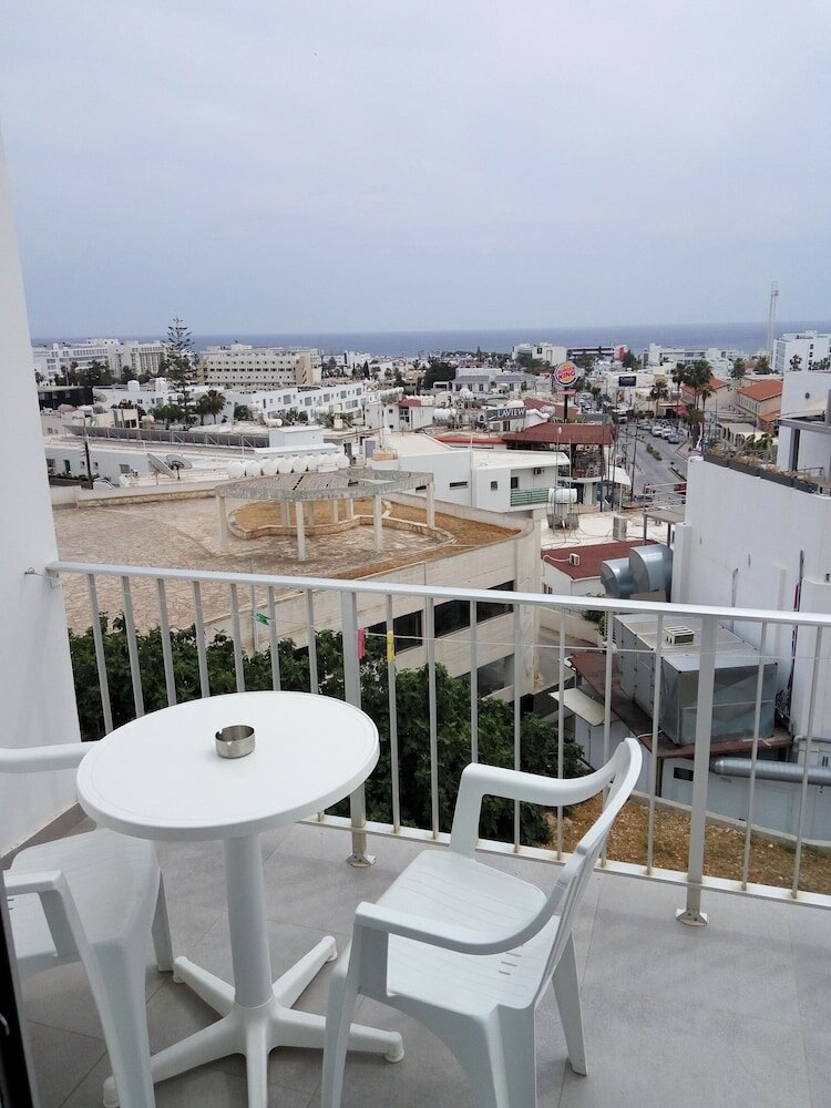 Фото Elenapa Holiday Apartments