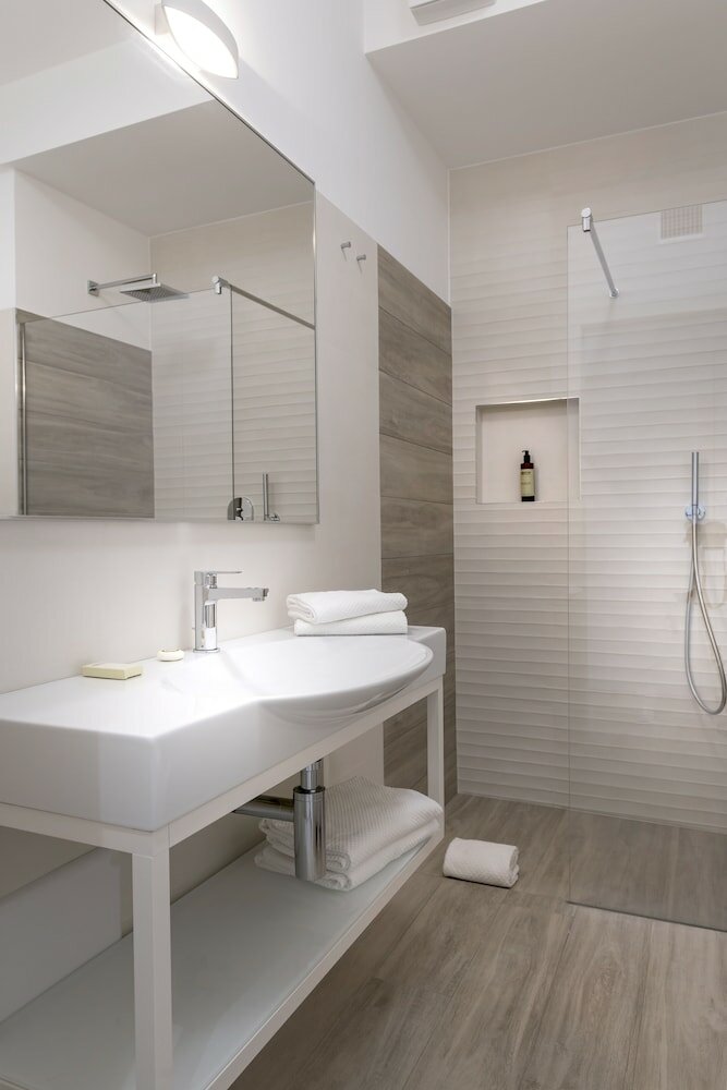 Фото Youmami Lifestyle Suite Hotel