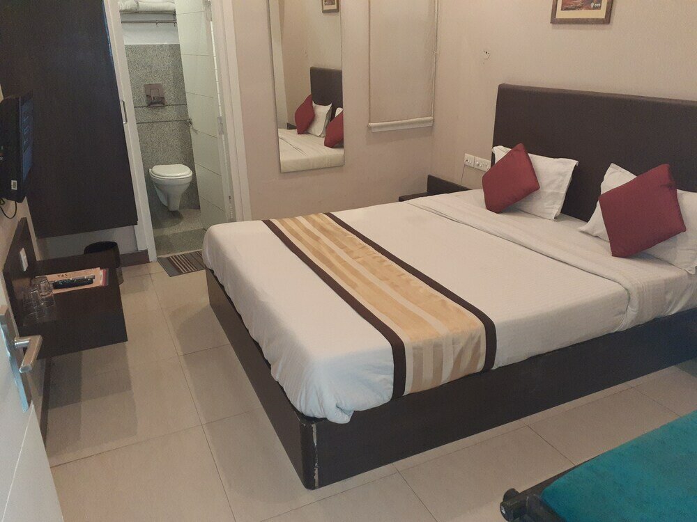 Фото Oyo 364 Hotel Dev Villas