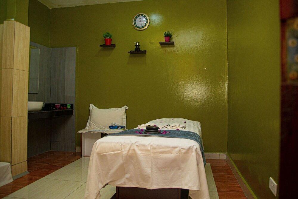 Фото Highlands Suites Hotel