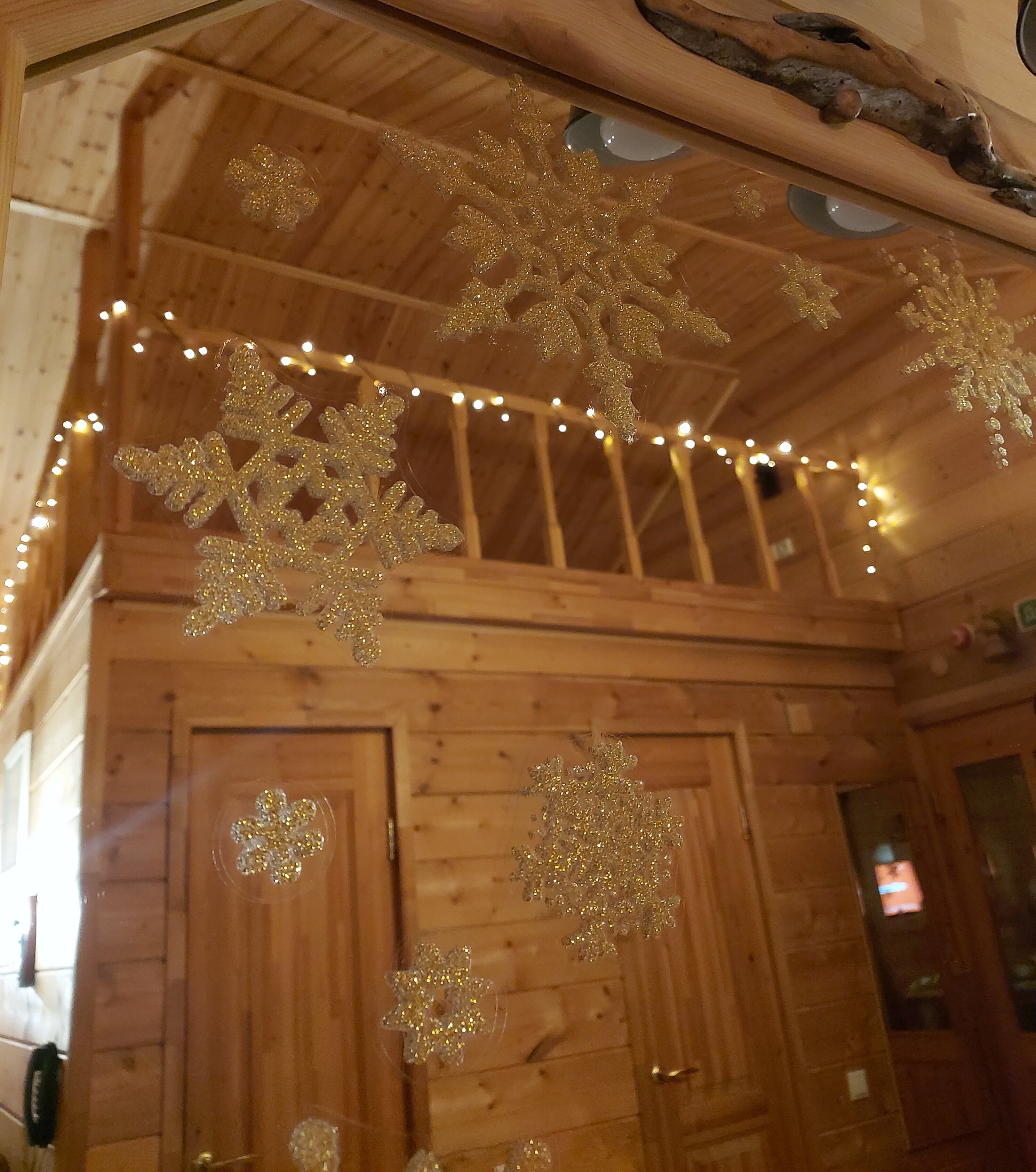 front.reviews.review_photo