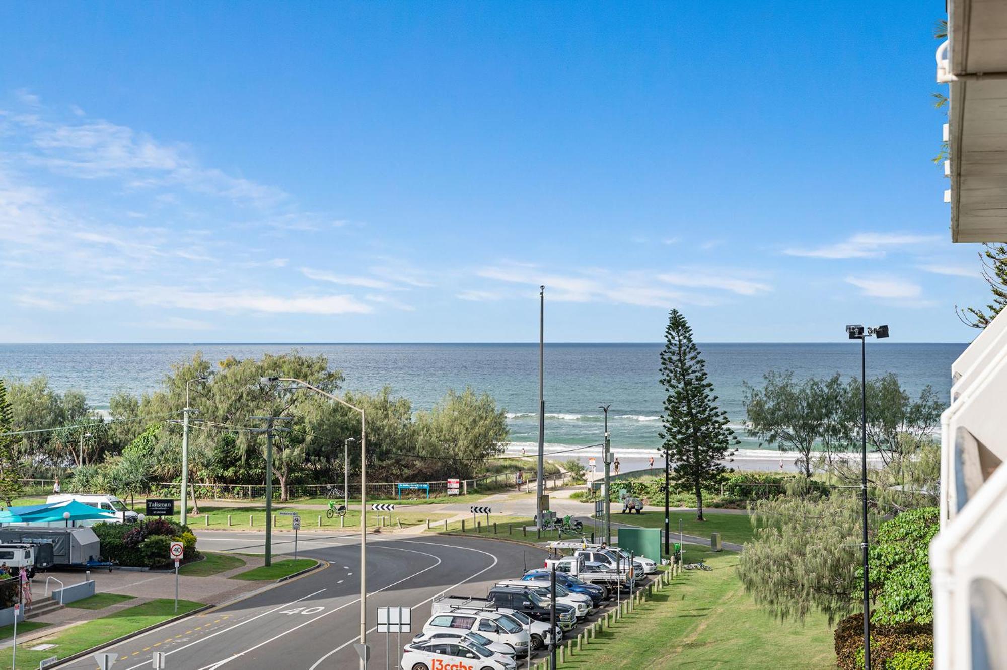 Фото Hi Ho Beach Apartments