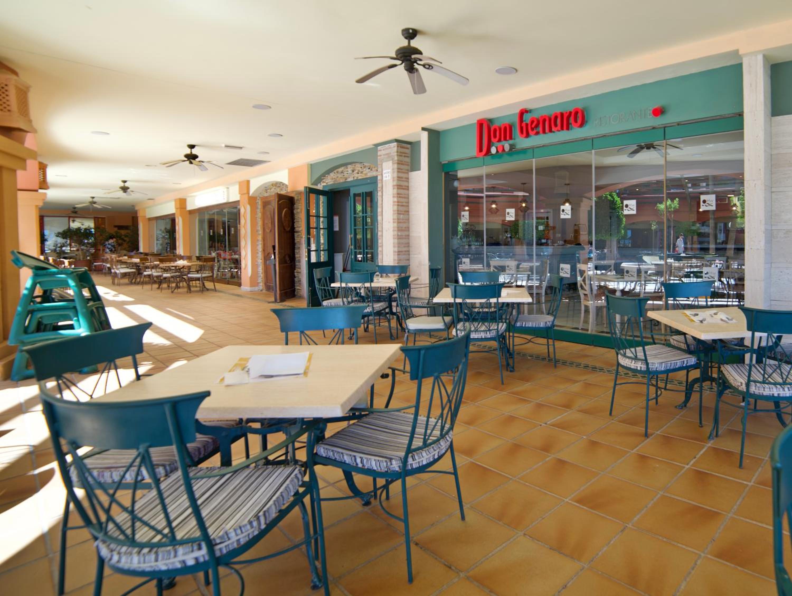 Фото Holiday World Village Hotel