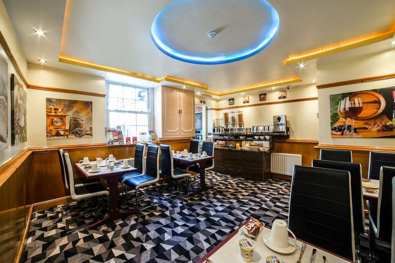 Фото Oyo Vegas Hotel