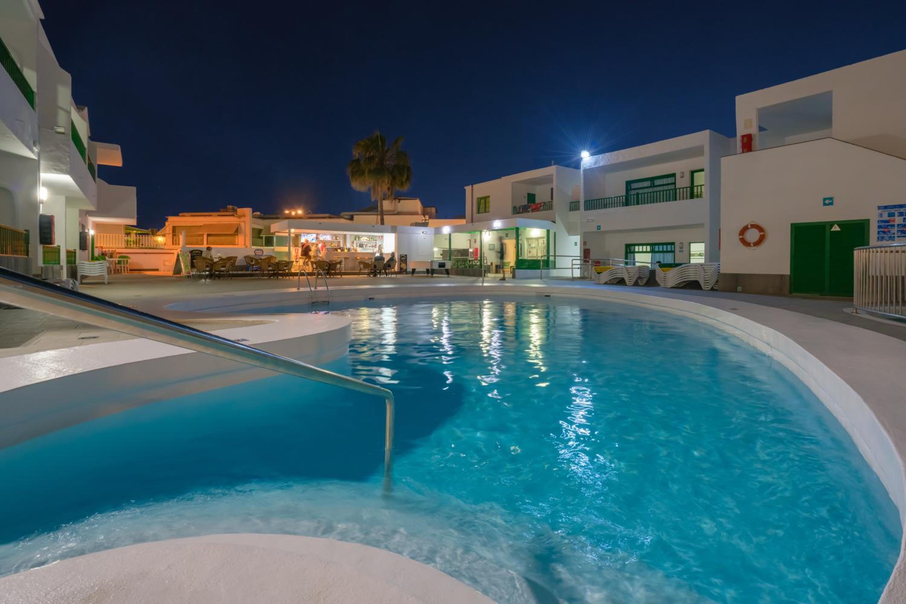 Фото Apartamentos Elena