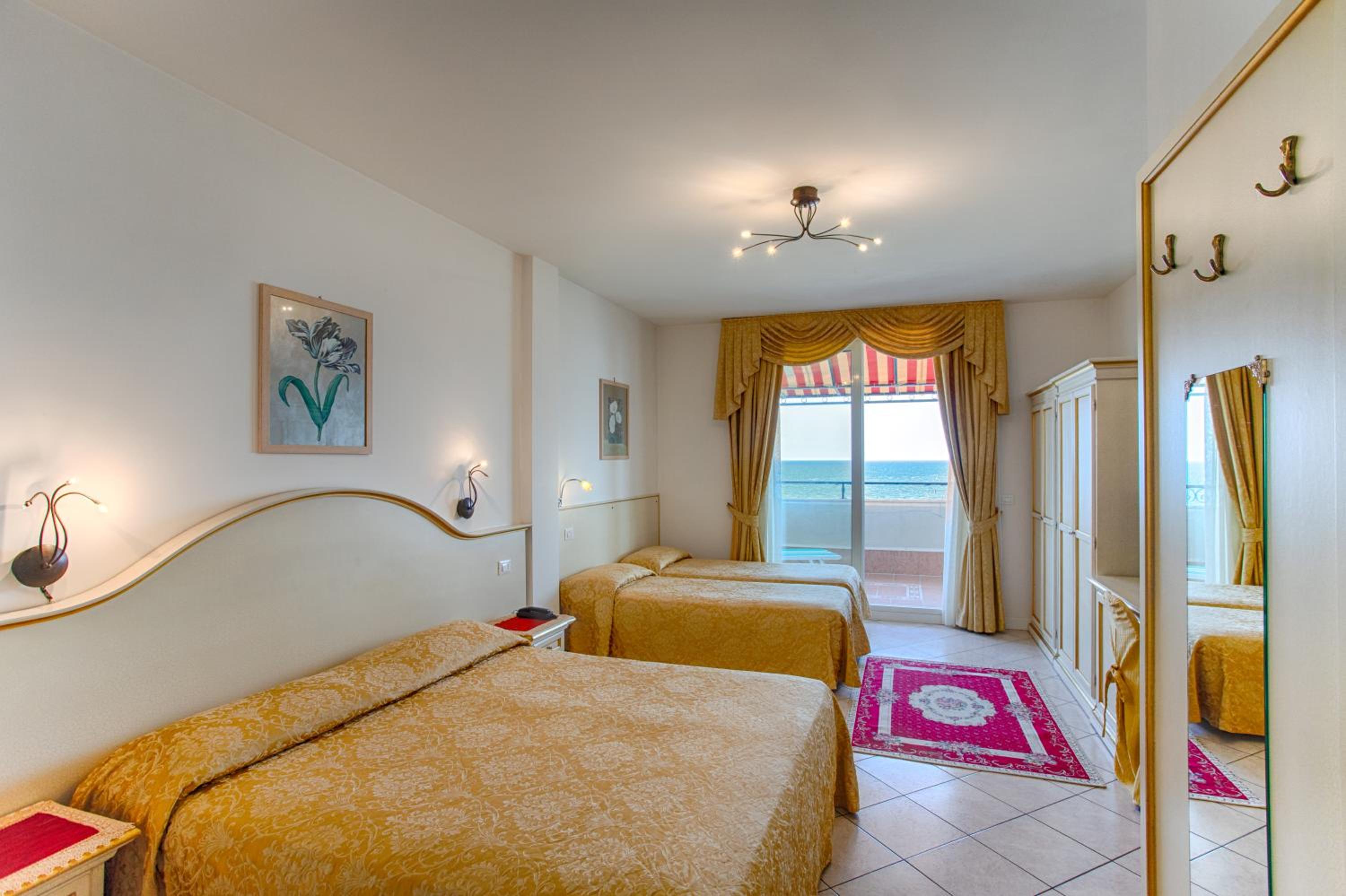 Фото Hotel Elpiro