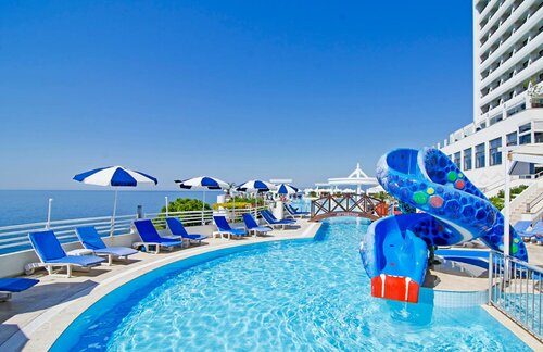Гостиница Korumar Deluxe Hotel в Кушадасы