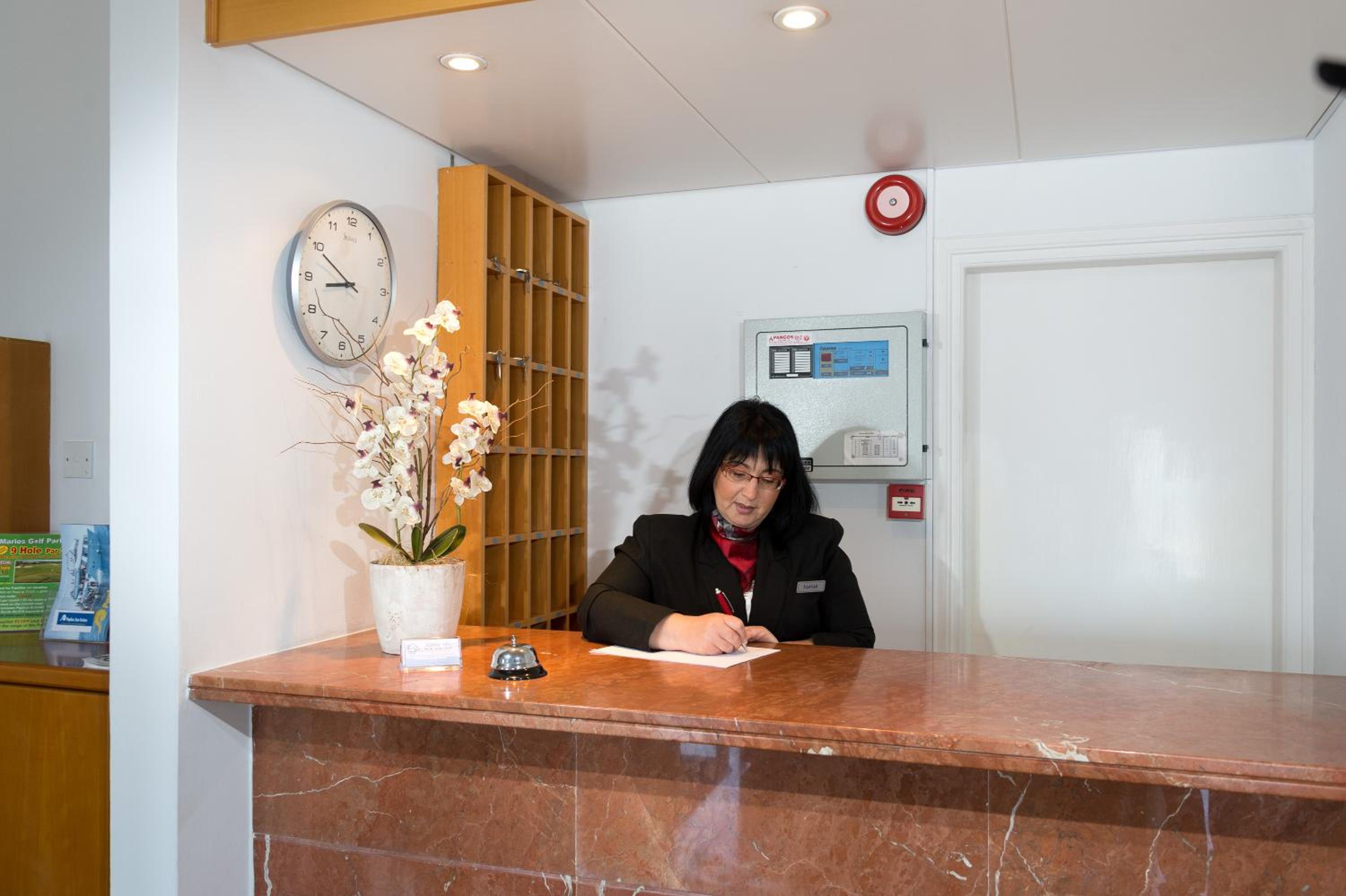 Фото Sunny Hill Hotel Apartments