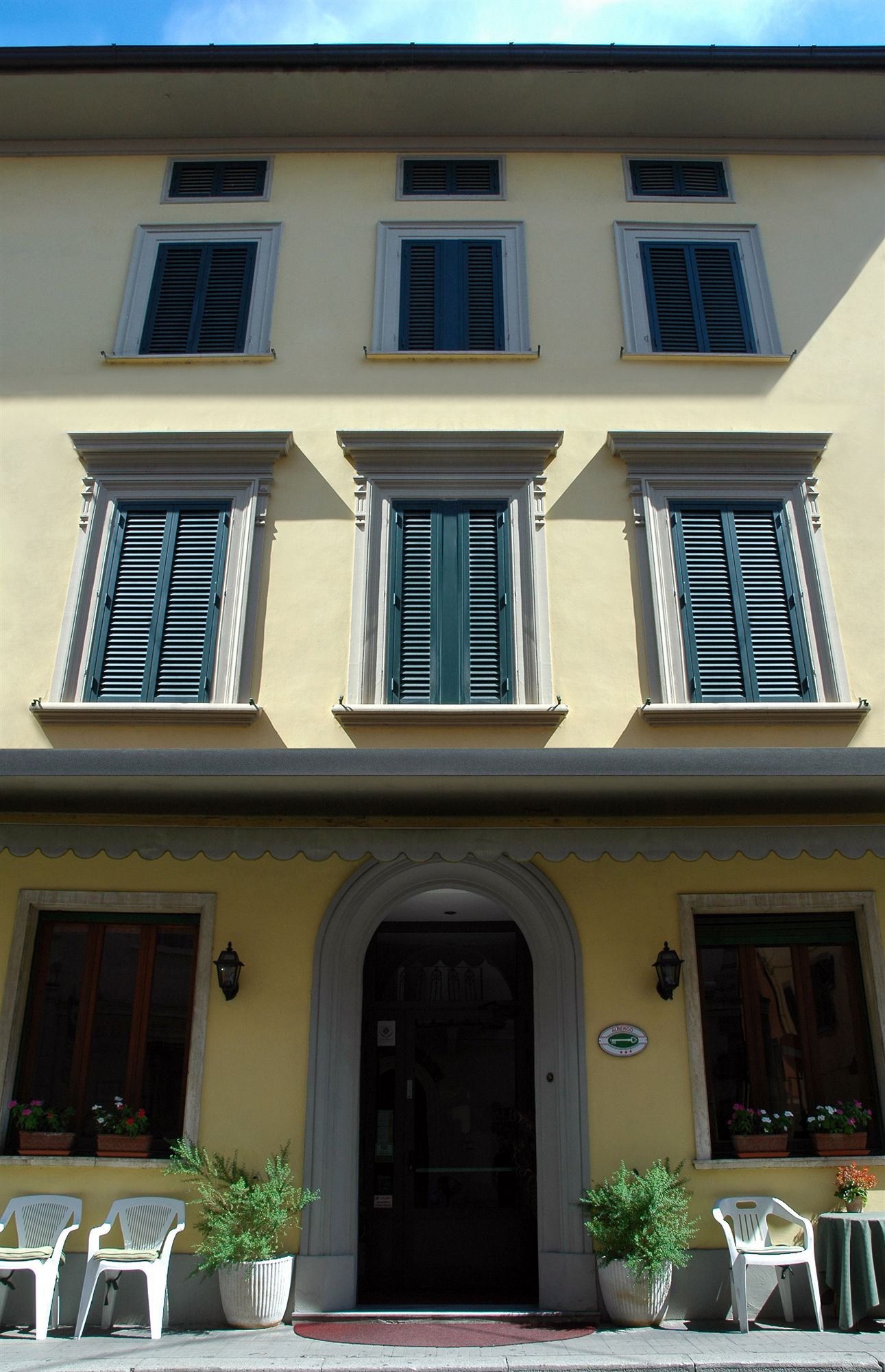 Фото отеля 1