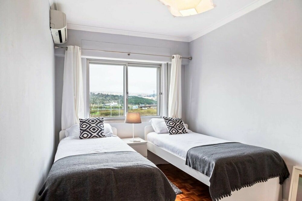 Фото Large Contemporary 3 Bedroom Apartment