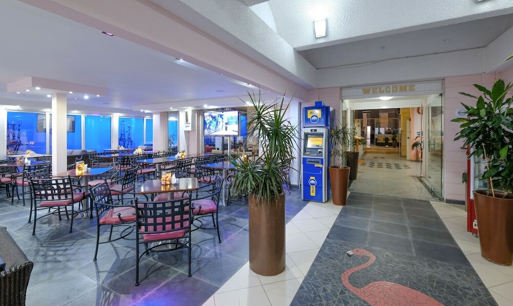 Фото Flamingo Beach Hotel